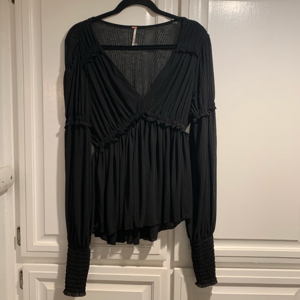 Free People black top. Never worn tag fell off